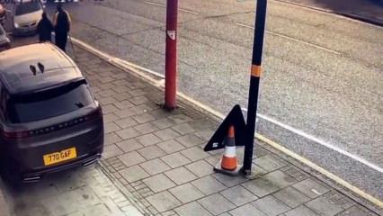  İngiltere'de vicdansızlığın b&ouml;ylesi! Biri g&ouml;rme engelli olan &ccedil;ifti ezdi ka&ccedil;tı