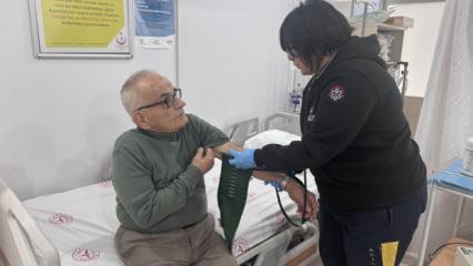 Kalbi 4 dakika duran 85 yaşındaki hasta doktorların m&uuml;dahalesiyle hayata tutundu