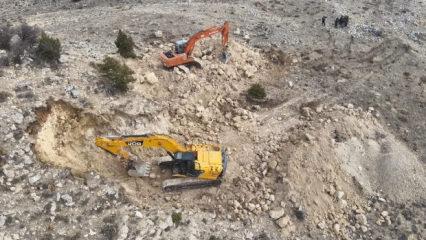 Karaman'da iş makineleriyle ka&ccedil;ak kazı yapan 14 ş&uuml;pheli yakalandı