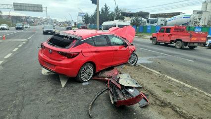 Karşı y&ouml;ne ge&ccedil;en otomobil, kırmızı ışıkta bekleyen ara&ccedil;lara &ccedil;arptı