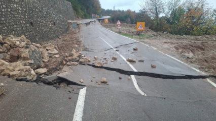 Kastamonu'da heyelan: &Ccedil;&ouml;ken yol ulaşıma kapatıldı 