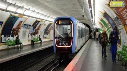 Paris metrosunda 3 kadına bı&ccedil;aklı saldırı! Biri hamileydi