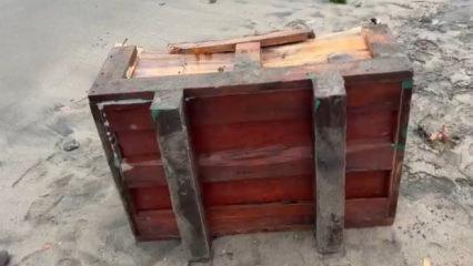 Samsun sahilde sır sandık: &Uuml;zerindeki Rus&ccedil;a yazılar dikkat &ccedil;ekti