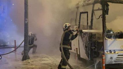 Seyir halindeyken yandı! İş&ccedil;i servisi k&uuml;le d&ouml;nd&uuml;