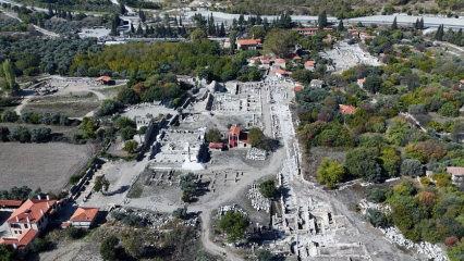 Stratonikeia Antik Kenti&rsquo;nde Osmanlı k&ouml;y meydanı yeniden hayat buluyor