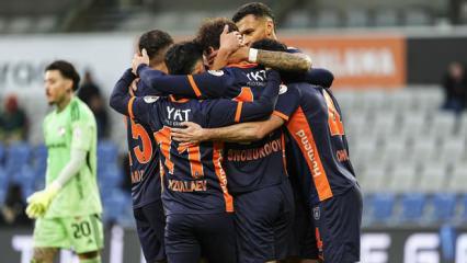 Geri d&ouml;nen Burak Yılmaz kabusu yaşadı! Başakşehir, Gaziantep FK'yı dağıttı