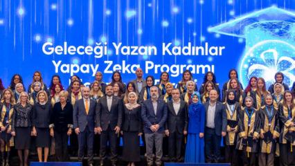 Turkcell&rsquo;in &lsquo;Geleceği Yazan Kadınlar Yapay Zek&acirc; Projesi&rsquo; mezunlarını verdi