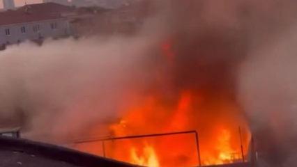 K&uuml;&ccedil;&uuml;k&ccedil;ekmece'de 3 katlı binada yangın