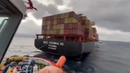 &Ccedil;anakkale Boğazı'nda arızalanan dev gemi r&ouml;mork&ouml;rlerle kurtarıldı
