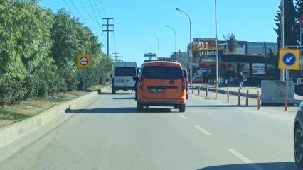 Adana'da pes dedirten g&ouml;r&uuml;nt&uuml;: Emniyet kemerini kapıya bağladı