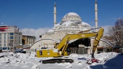 Atıl durumdaydı! Mısır &Ccedil;arşısı'nda yıkım başladı