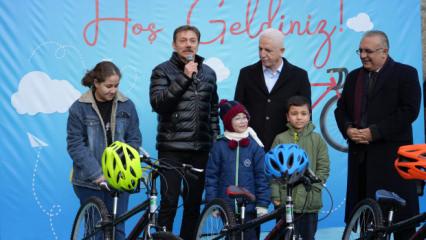 Bah&ccedil;elievler&rsquo;de 100 &ccedil;ocuğa bisiklet hediye edildi 