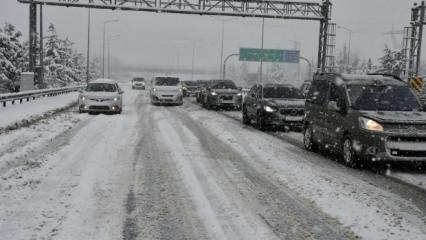 Bolu'da g&uuml;nlerdir yağıyor! Metrekareye 84,4 milimetre kar d&uuml;şt&uuml;