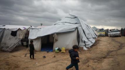 Gazze'de yokluk ve zorlu şartlar: Anne ve &ccedil;ocuğu yanan &ccedil;adırda can verdi