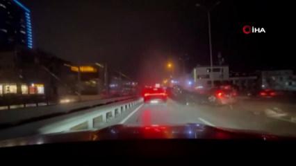 Direksiyon hakimiyetini kaybeden s&uuml;r&uuml;c&uuml; ara&ccedil;ların &uuml;zerine u&ccedil;tu