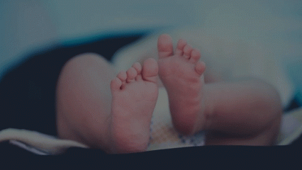 Esenler&rsquo;de şoke eden olay: Dondurucu soğukta otob&uuml;s durağında bebek bulundu!