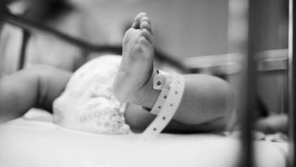 Fatih'te 2 aylık bebek a&ccedil;lıktan &ouml;ld&uuml;: Ailesi g&ouml;zaltına alındı