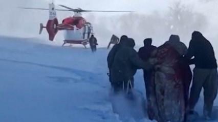 Hakkari'de nefes kesen anlar: Hamile kadın i&ccedil;in zamanla yarış!