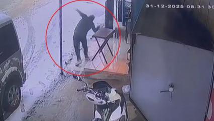 Hatay&rsquo;da zemin buz pistine d&ouml;nd&uuml;: Vatandaşlar ayakta durmakta zorlandı