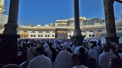 Kabe'de tarihi rekor! Yeni yılın ilk saatlerinde insan seli yaşandı