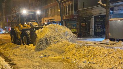 Kars&rsquo;ta 500 kamyon kar şehir dışına taşındı