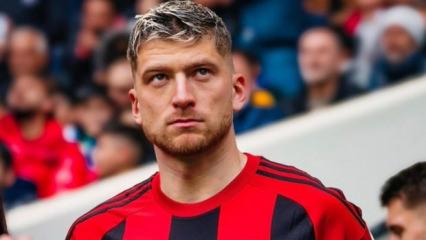 Kayserispor, S&uuml;per Lig'in tecr&uuml;beli stoperini renklerine bağladı