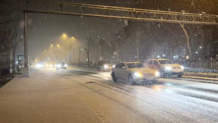 Son dakika: İstanbul'da beklenen kar yağışı başladı! Ara&ccedil;lar yolda kaldı