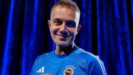 10 yıl sonra Fenerbah&ccedil;e'ye geri d&ouml;nd&uuml;! Transfer resmen a&ccedil;ıklandı