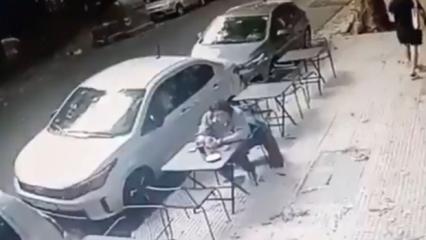 4. kattan kafede oturan adamın kafasına d&uuml;şt&uuml;! Mucize kurtuluş