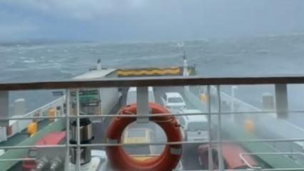 Fırtına alarmı! Feribot s&uuml;r&uuml;klendi, tır devrildi, u&ccedil;ak piste inemedi...