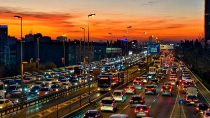 İstanbul'da akşam saatlerinde trafik fel&ccedil; oldu