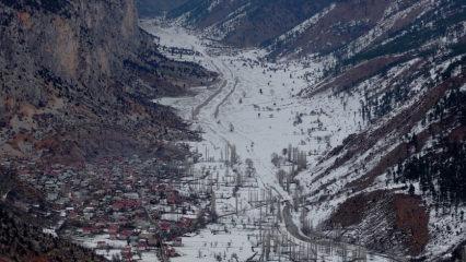 Aladağlar&rsquo;da oluşan kar g&uuml;zelliği