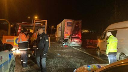 Ankara'daki feci kazada otomobil tıra &ccedil;arptı: 1 &ouml;l&uuml;