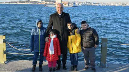 Bakan Ersoy, kardan 'Kız Kulesi' yapan &ccedil;ocukları ağırladı