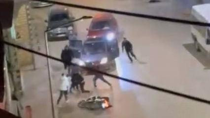 Bursa&rsquo;da sokak ortasında kardeş kavgası: Ağabeyini bı&ccedil;aklayıp ka&ccedil;tı