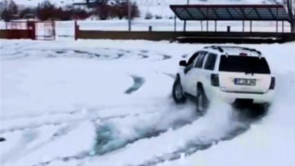 Cami avlusunda drift yapan s&uuml;r&uuml;c&uuml;ye 58 bin TL ceza