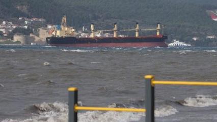 &Ccedil;anakkale Boğazı kuvvetli fırtına nedeniyle transit gemi ge&ccedil;işlerine kapatıldı