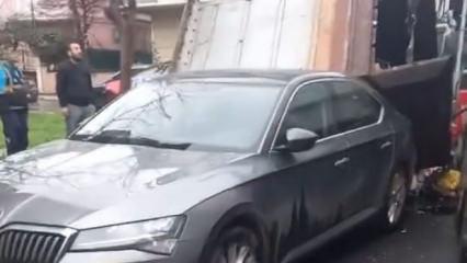 &Ccedil;&ouml;p konteyneri otomobilin &uuml;zerine d&uuml;şt&uuml;