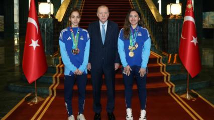 Cumhurbaşkanı Erdoğan şampiyon kardeşleri kabul etti!