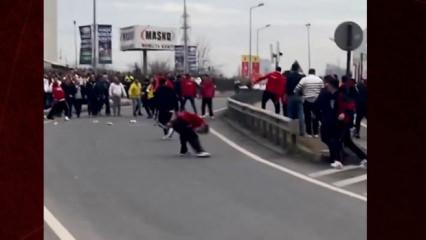 Derbi &ouml;ncesi iki takım taraftarları birbirine girdi