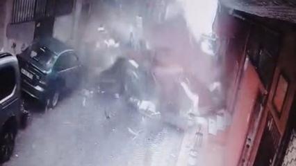 Beyoğlu'nda şiddetli lodos &ccedil;atıyı u&ccedil;urdu! &Ouml;l&uuml;mden saniyelerle kurtuldular