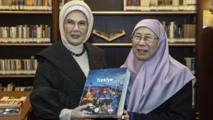 Emine Erdoğan Malezya Başbakanı'nın eşini Millet K&uuml;t&uuml;phanesi'nde ağırladı	