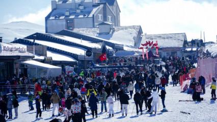 Erciyes 23 g&uuml;nde 550 bin turist ağırladı: Hedef 3 milyon