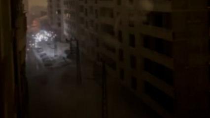 Hakkari'de tonlarca ağırlıktaki kar k&uuml;tlesi elektrik direklerini devirdi