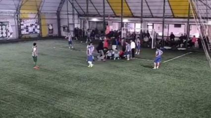 Halı sahada futbolcunun dili boğazına ka&ccedil;tı y&uuml;rekler ağza geldi