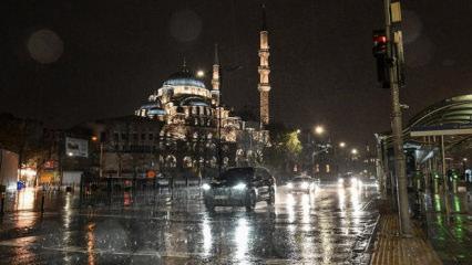 İstanbul'da kuvvetli yağmur ve şiddetli r&uuml;zgar! Bazı evleri su bastı, yol &ccedil;&ouml;kt&uuml;