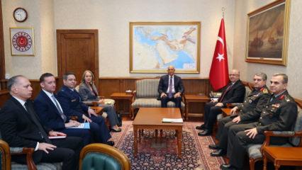 Barrack ve G&uuml;ler g&ouml;r&uuml;şmesinin ardından 'oturma d&uuml;zeni' tartışması: Ger&ccedil;ek ortaya &ccedil;ıktı!