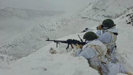 Vatan n&ouml;beti kış dinlemiyor! Mehmet&ccedil;ik hudut hattında