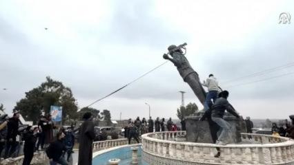 Suriye'de tarihi g&ouml;r&uuml;nt&uuml;ler: Ter&ouml;r &ouml;rg&uuml;t&uuml; YPG/SDG'nin heykelleri yıkıldı