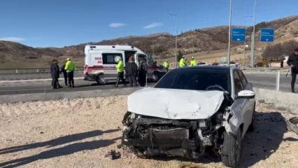 Adıyaman&rsquo;da iki otomobil &ccedil;arpıştı: Yaralılar var